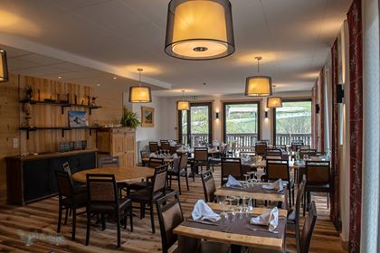 La salle de restaurant récemment rénovée – Hôtel le Faranchin à Villar d’arène