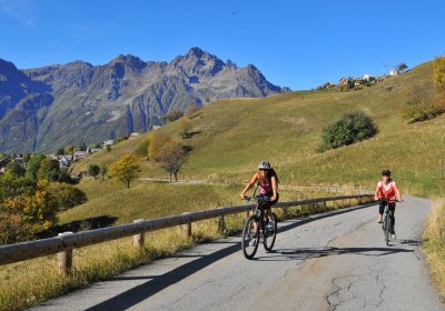 La montée de l’Alpe d’Huez, la discrète en vélo électrique