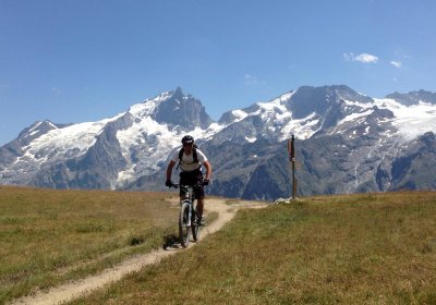 Le plateau d’Emparis en vélo électrique