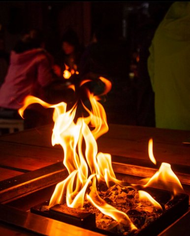 Le Sherpa – Restaurant – table de feu.jpg