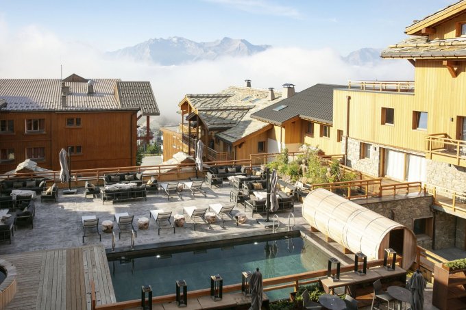 Ferme d&rsquo;Hubert – terrasse été – hôtel Grandes Rousses – Alpe d&rsquo;Huez (3).jpg