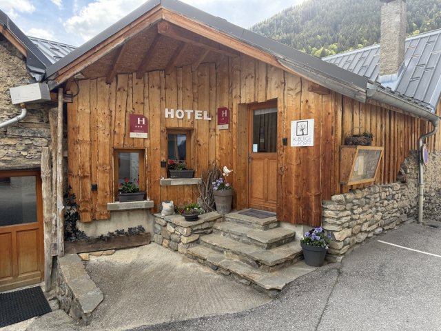 entrée de l’hôtel